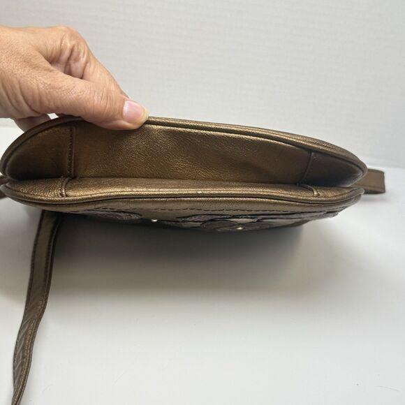 RELIC Flower Embossed Faux Leather Bronze Crossbody Bag New - Picture 7 of 9